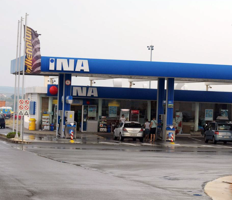 Vlada ograničava cijene goriva, ali ne na svim pumpama