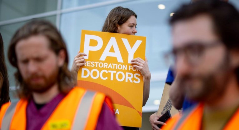 Britanska vlada ulaže 2.4 mlrd. funti u zdravstvo, kronično im nedostaje radnika