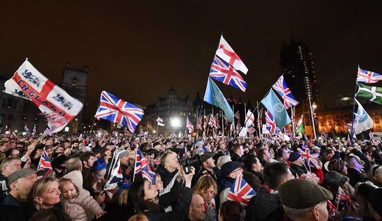 Velika Britanija izašla iz Europske unije. London slavi, Škoti prosvjeduju