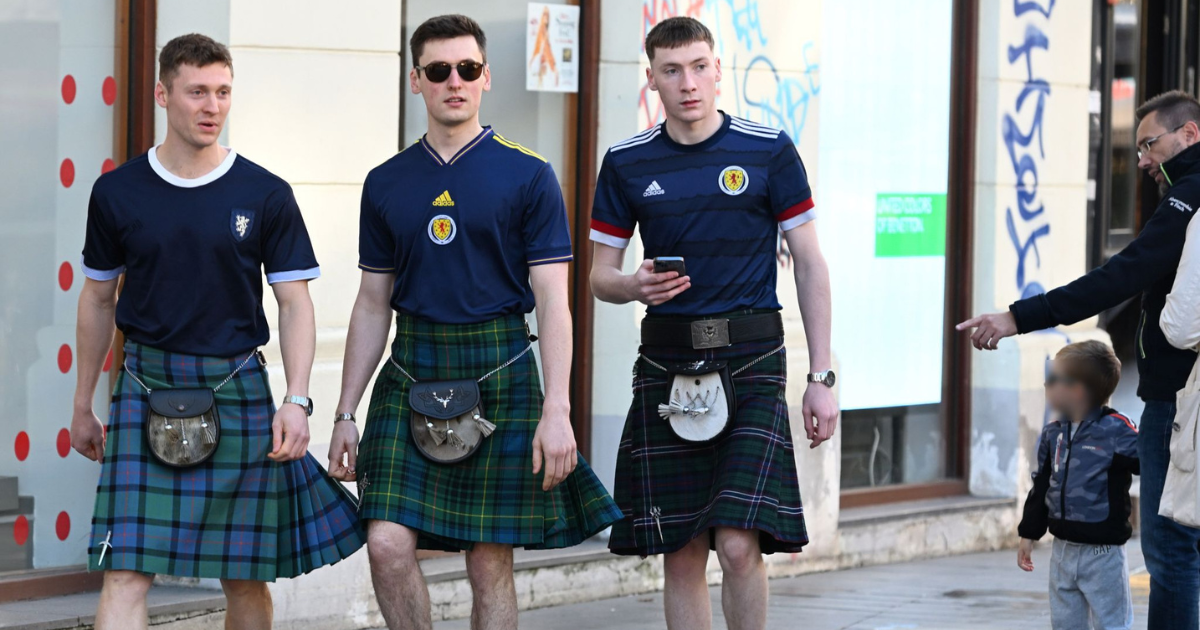 Škotski navijači prije utakmice prošetali centrom grada, imali zanimljive outfite