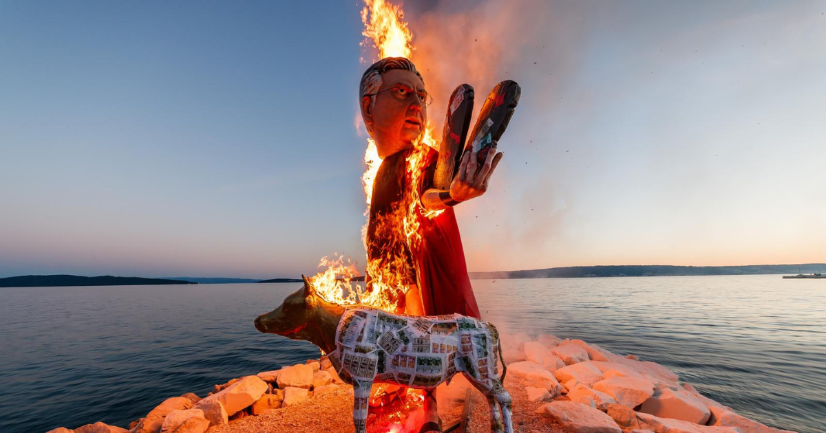 U Kaštelima na karnevalu spaljen lik Plenkovića, a u Mostaru Elona Muska