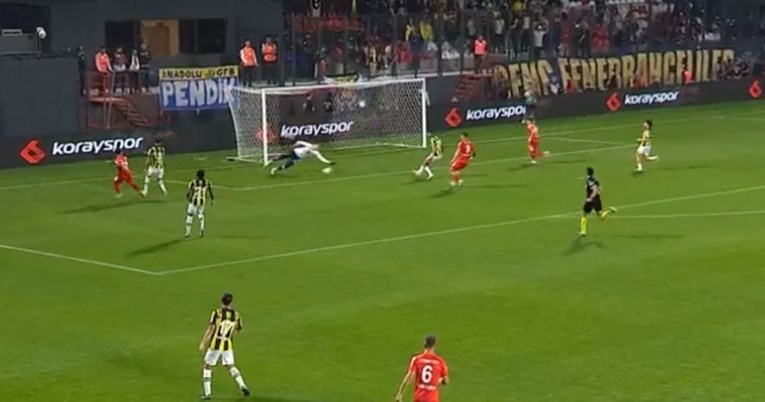 VIDEO Livaković sjajnom obranom pogurao Fenerovu desetu uzastopnu pobjedu