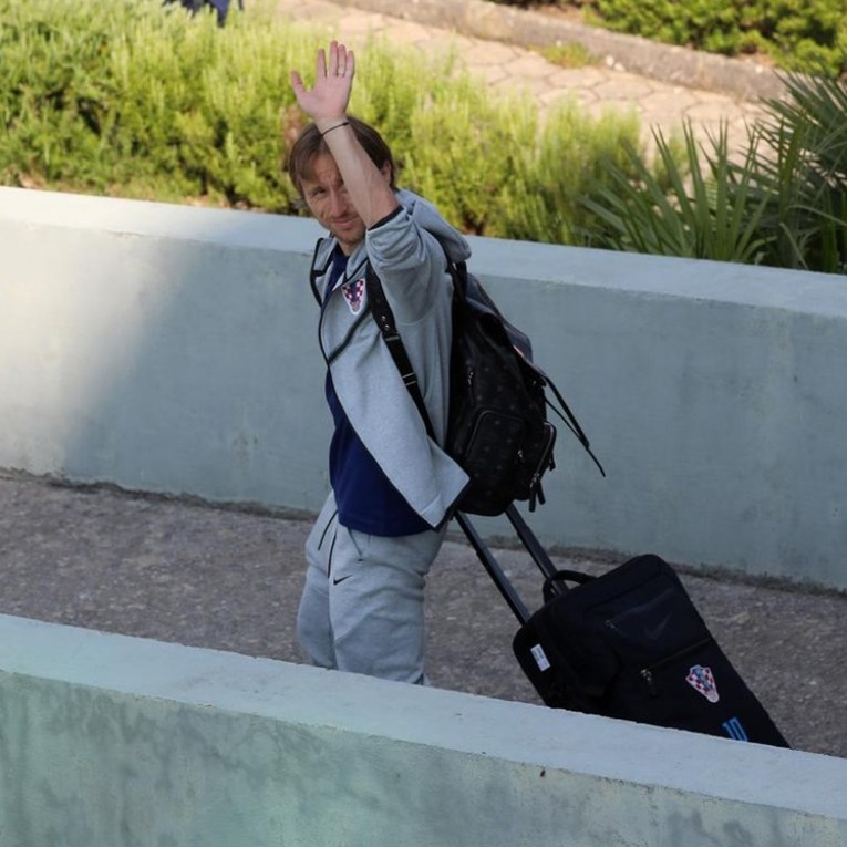 Modrić i Pašalić platili kartu 20 € i oduševili putnike. Evo kako su došli u Zagreb