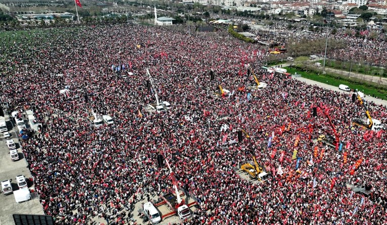 Na prosvjedu u Turskoj pročitano pismo čelnika oporbe iz zatvora. "Erdogan se boji"