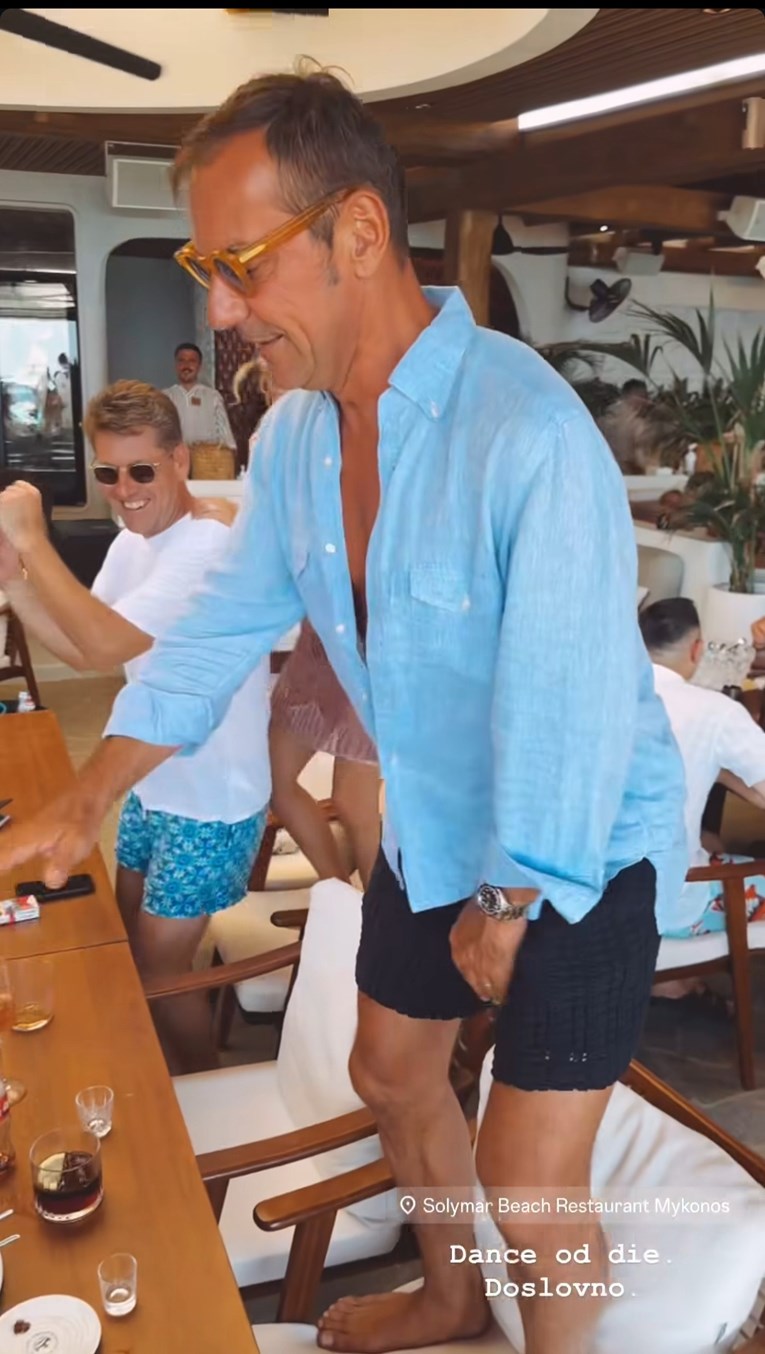 Boran Uglešić, osuđen na zatvor, rasplesao se na stolcu na Mikonosu