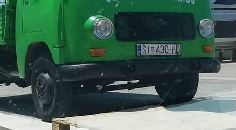 "Moto u Dalmaciji": Fotka kamiona postala hit na Fejsu zbog natpisa na njemu
