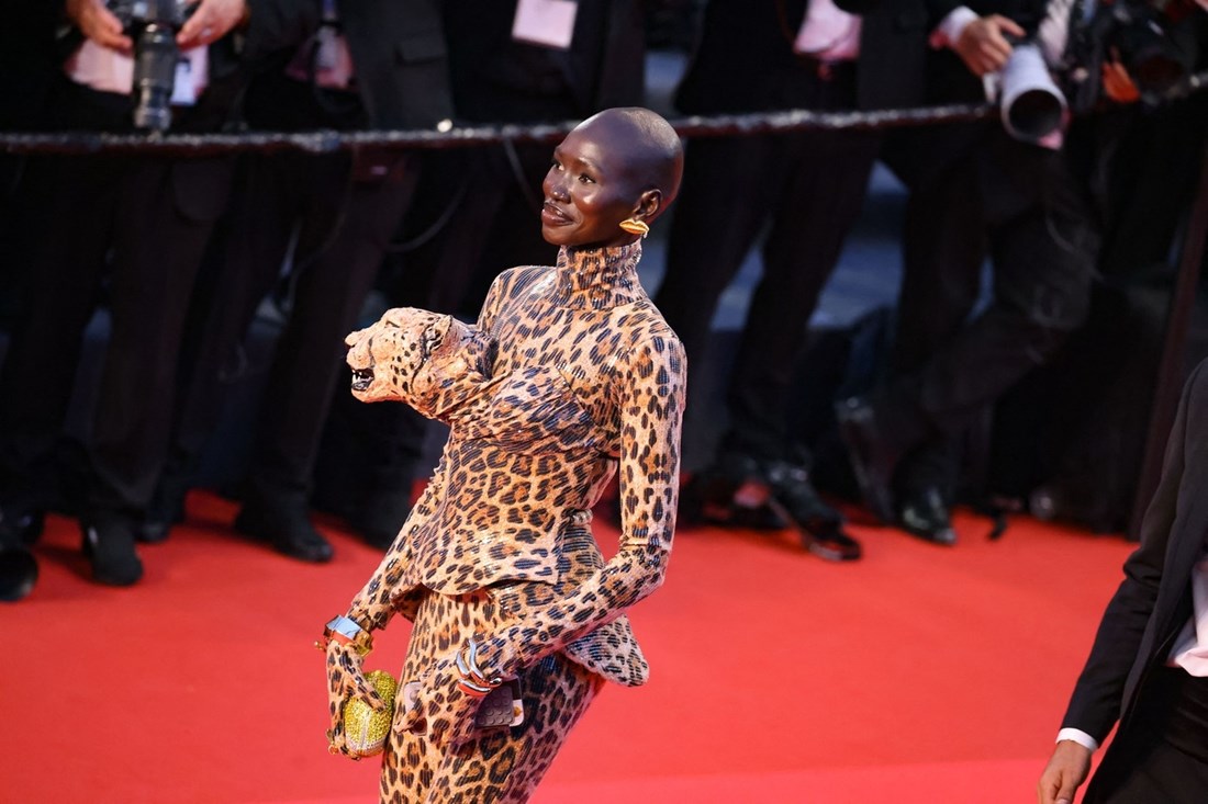 Manekenka osvanula u bizarnom izdanju. Nije prekršila pravila odijevanja u Cannesu