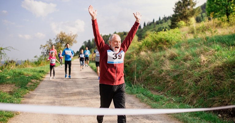 111-godišnji maratonac otkrio od kojeg prehrambenog pravila ne odustaje