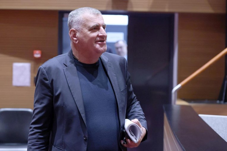 Bulj oslobođen optužbi jer nije uveo covid potvrde u Sinju. "Ovo je pobjeda slobode"