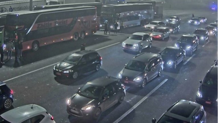 Goleme gužve na granici s BiH i Srbijom. Na Bajakovu se čeka i do 10 sati