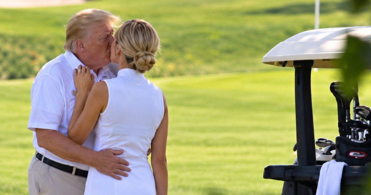 Širi se slika Trumpa kako ljubi mladu pomoćnicu. Lažna je