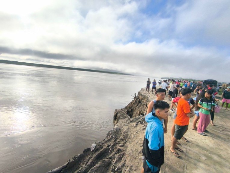 Odron potopio usidrene brodove u Peruu. Najmanje 12 mrtvih i 50-ak nestalih