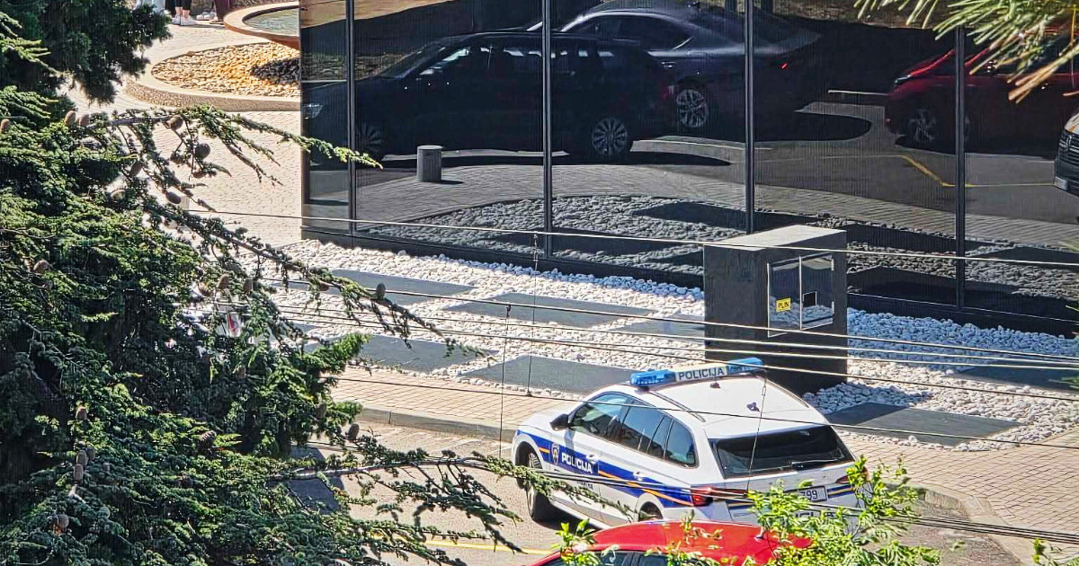 Dojave o bombi u dva trgovačka centra u Rijeci, ljudi evakuirani