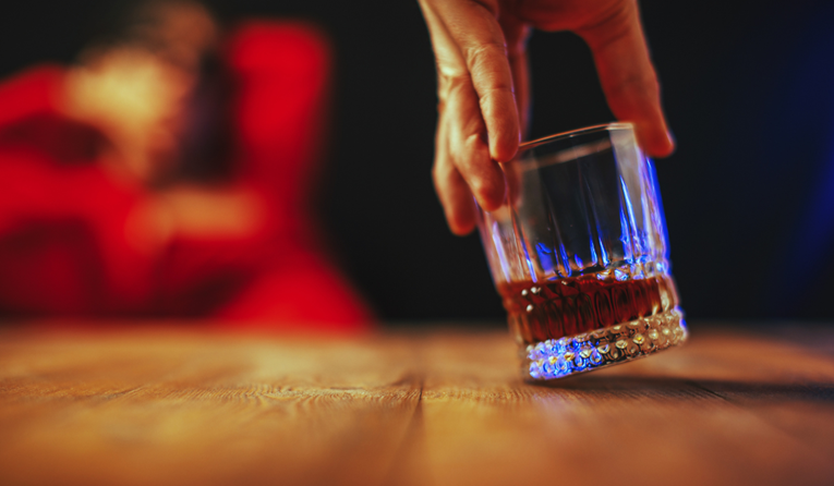 Liječnica: Nikada ne kombinirajte dvije vrste pića ako imate više od 50 godina