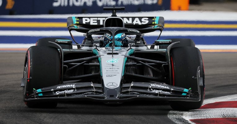 Russellu pole position na VN Singapura