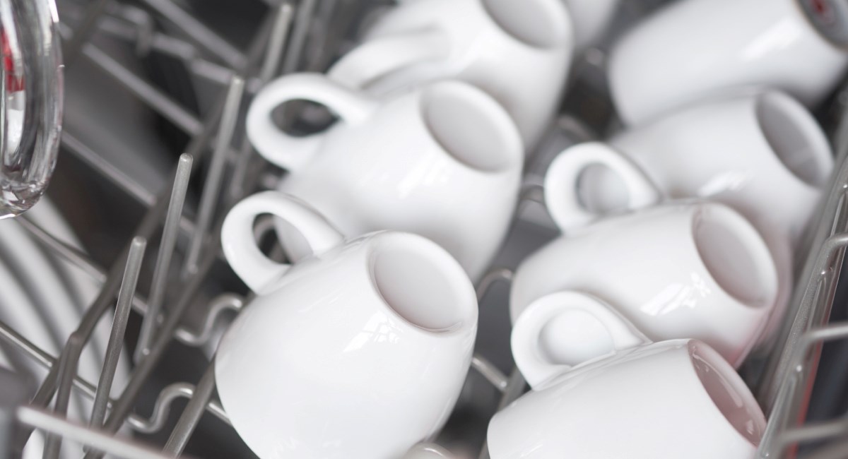 Genijalan trik za slaganje posuđa u perilicu koji ste trebali znati ranije