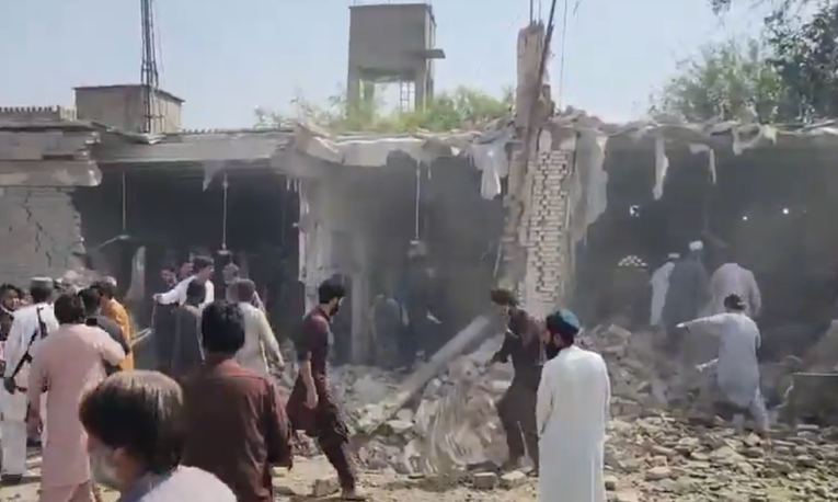 Vozilo puno eksploziva zabilo se u džamiju u Pakistanu. Najmanje 16 mrtvih
