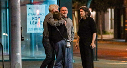 Harrison Ford (80) ispred restorana grlio svoju 22 godine mlađu suprugu