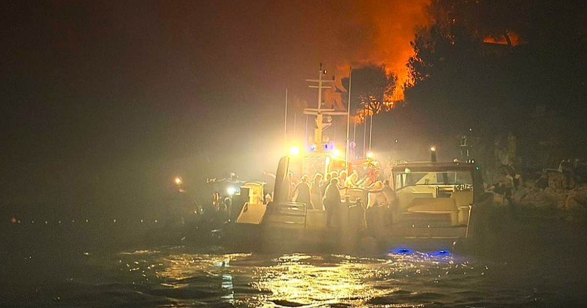 Pala u more dok je požar gutao kuću na Braču. Spasio ju je vatrogasac (18)