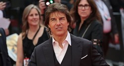 Tom Cruise snimljen na plaži bez majice, pažnju privukao jedan detalj