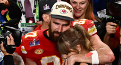 Travis Kelce donirao 100.000 dolara obitelji ubijene navijačice Kansas City Chiefsa