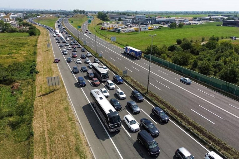 Smanjuju se gužve i kolone na autocestama. Objavljene snimka i fotografije iz zraka