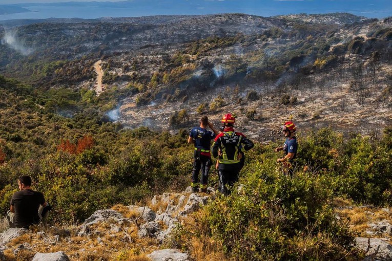 Konačno lokaliziran veliki požar na Braču