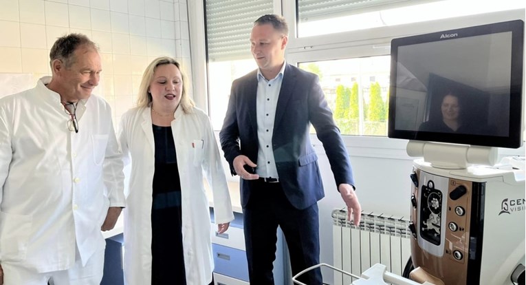 Bolnica u Bjelovaru dobila novi uređaj za operaciju mrene, očekuje i 1.5 mil. eura