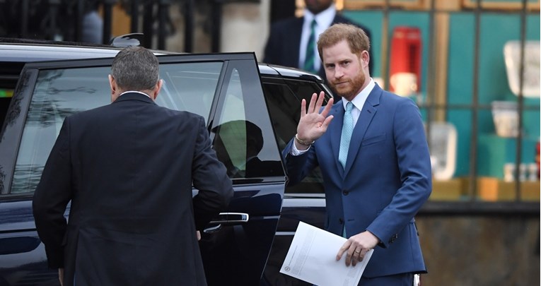 Princ Harry stigao je bez Meghan u Veliku Britaniju