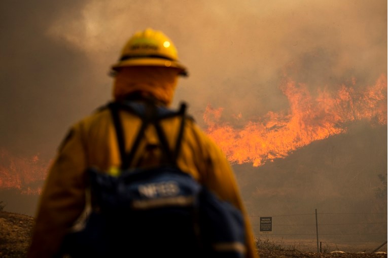 U Kaliforniji zbog požara evakuirano 60 tisuća ljudi