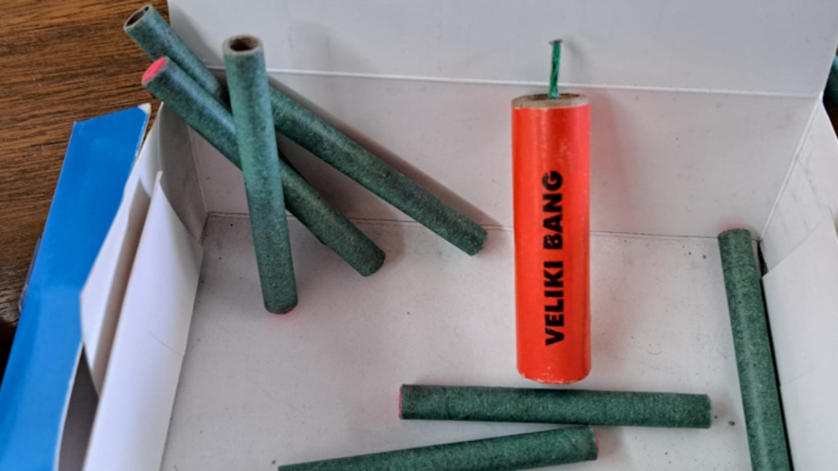 VIDEO Maloljetnik u Zagrebu uhvaćen s preko 100 zabranjenih petardi