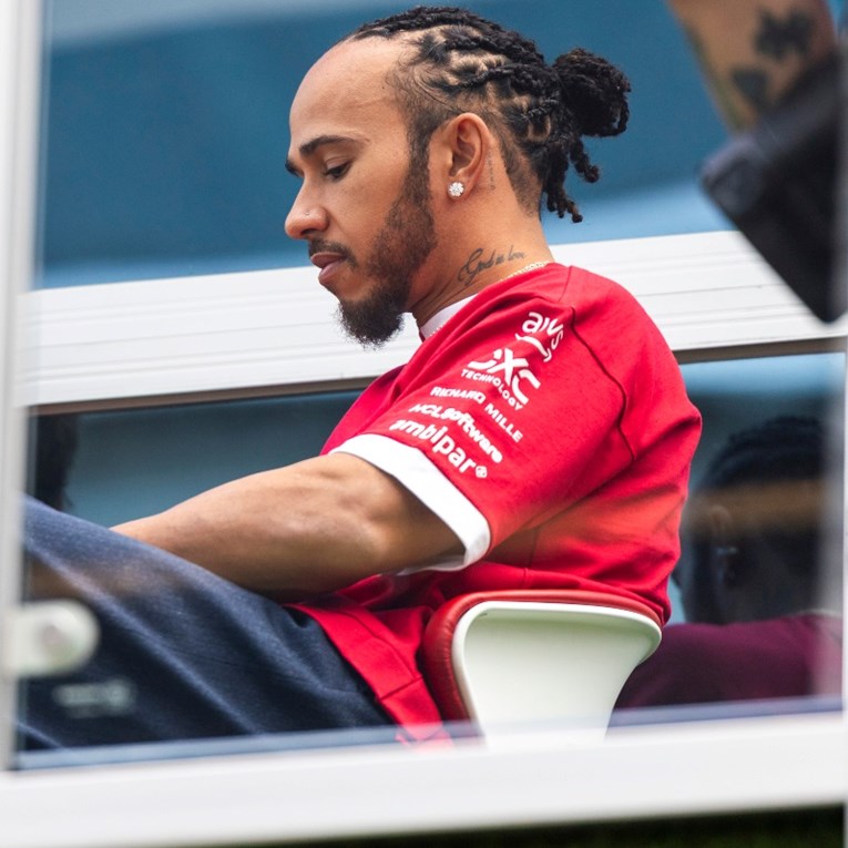 Hamilton pregazio životinju i oštetio bolid usred utrke: Užas. Jako sam tužan