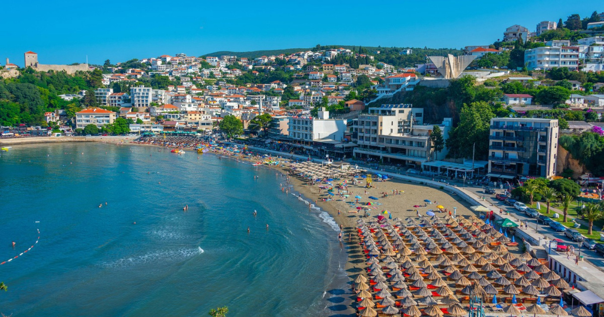 Najavljene cijene ležaljki u Crnoj Gori, dio turista nezadovoljan: "Vrlo su skupe"