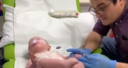 Liječnik pjevačkim umijećem umirio bebu pa postao viralni hit