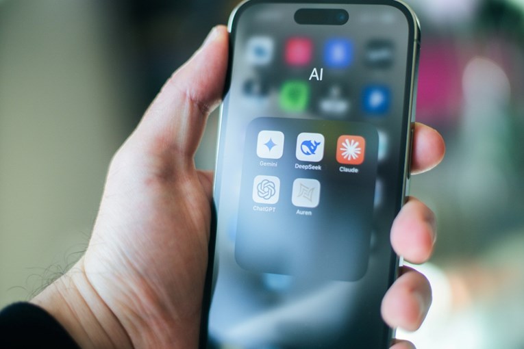 Istraživanje: AI asistenti masovno griješe u vijestima, Gemini najgori po točnosti