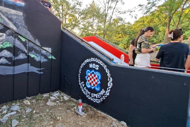FOTO Rijeka uklonila grb HOS-a sa murala. Armada ga je vratila