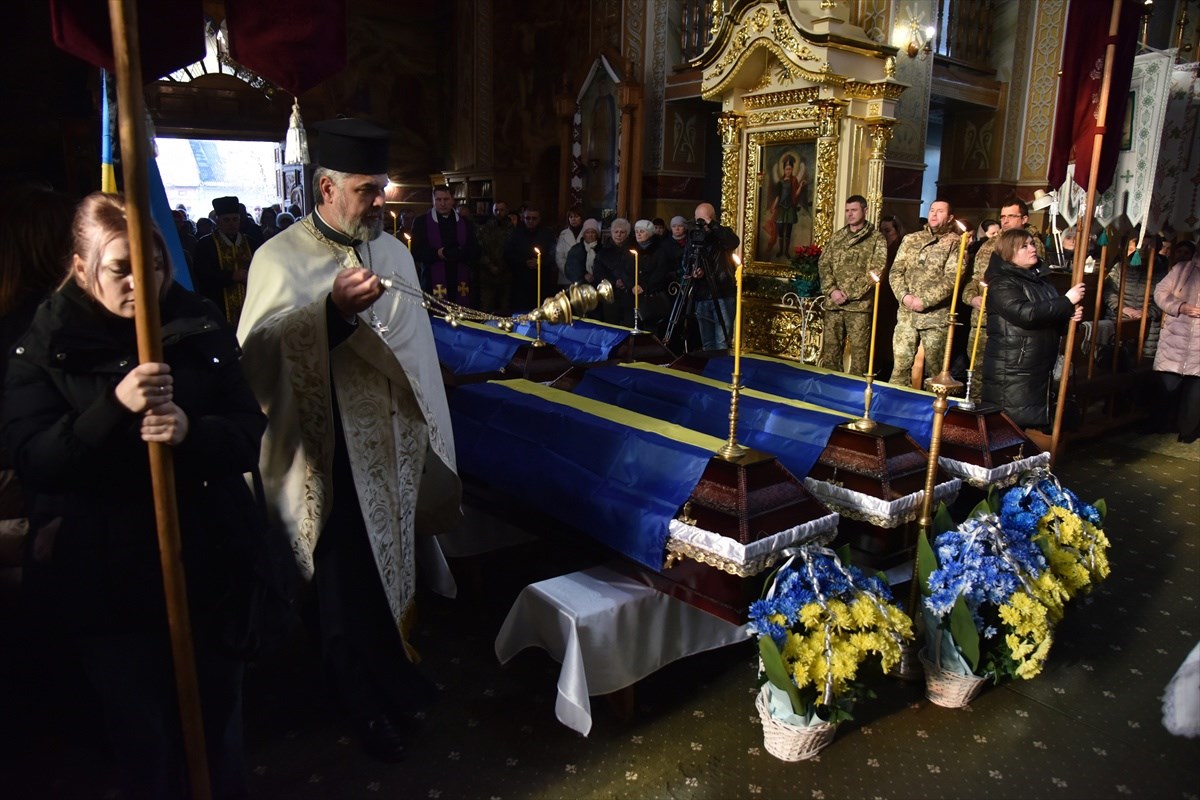 VIDEO Pokopani ukrajinski vojnici, ne zna se tko su