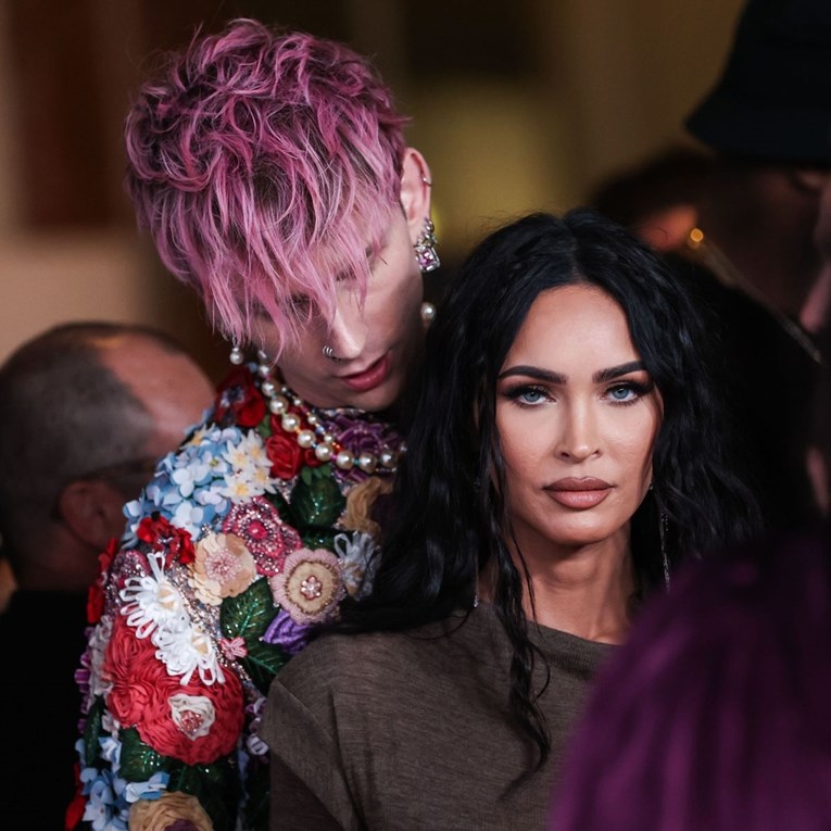 Ulovile ih kamere: Machine Gun Kelly probao poljubiti Megan Fox, ona se izmaknula