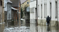 Rastu vodostaji Une i Save, Hrvatskoj Kostajnici prijeti poplava