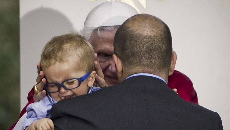 Neću pustiti ni jednu suzu za Benediktom XVI., zaštitnikom crkvenih pedofila
