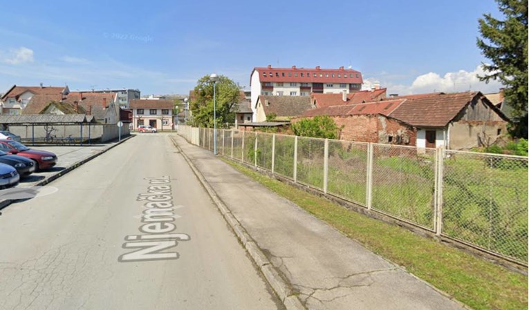 Muškarac (55) u Požegi ušao u tuđu kuću pa proveo dan u njoj kao da je njegova  