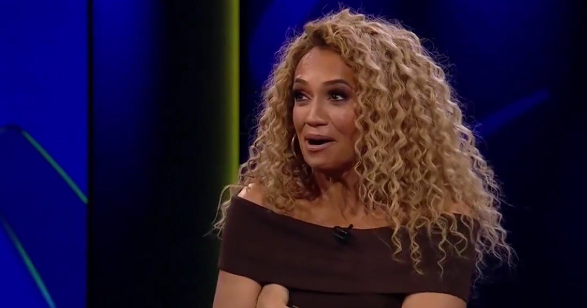 Popularnoj voditeljici pukla haljina usred emisije. Legende umirale od smijeha