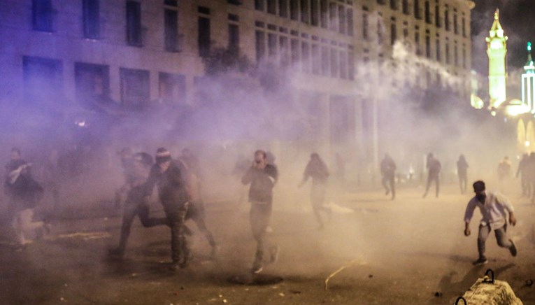 Prosvjedi u Libanonu, policija koristila suzavac i gumene metke