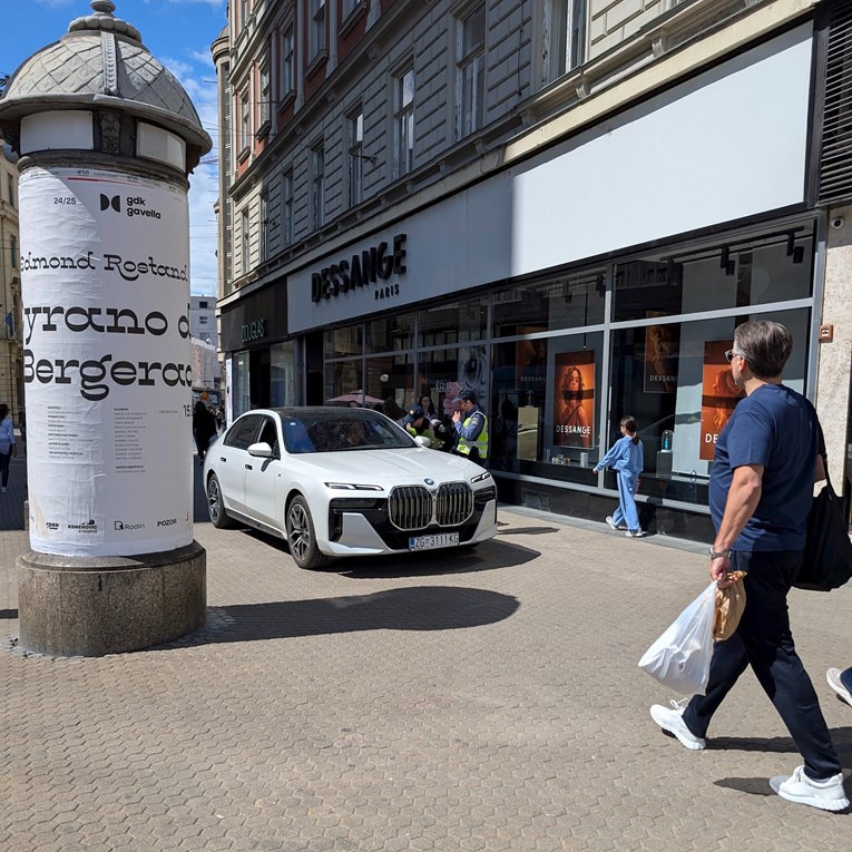 Ona seljačina iz City Centra BMW-om došla na Trg. Intervenirala policija