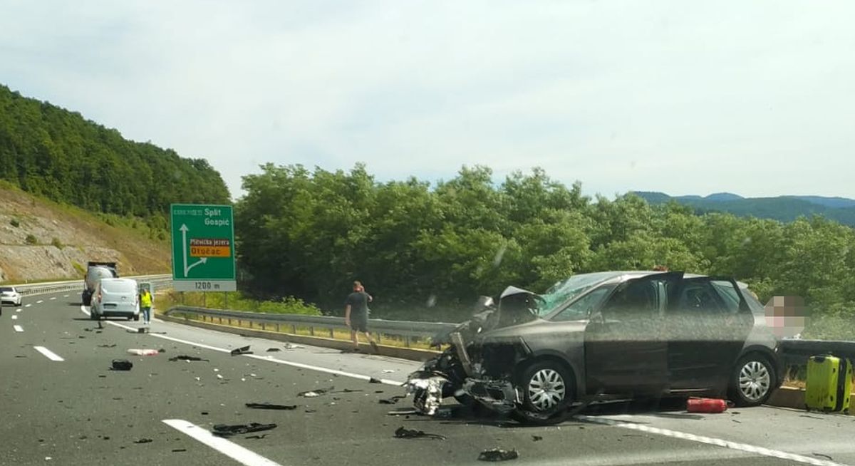 Nesreća na autocesti A1: Sudarili se cisterna i auto