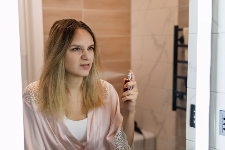 Jedan detalj na bočici pokazuje kada parfemu istječe rok. Mnogi ga ignoriraju