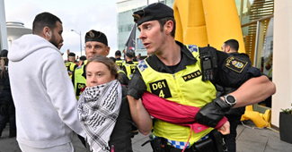 FOTO Veliki prosvjed za Palestinu u Malmöu, policajci priveli i Gretu