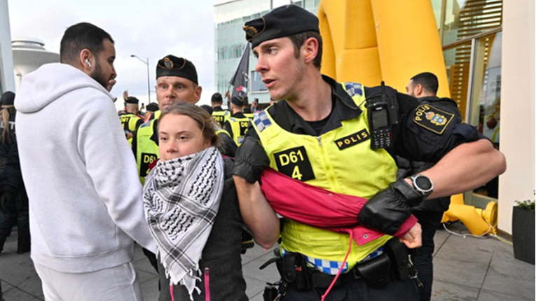 FOTO Veliki prosvjed za Palestinu u Malmöu, policajci priveli i Gretu