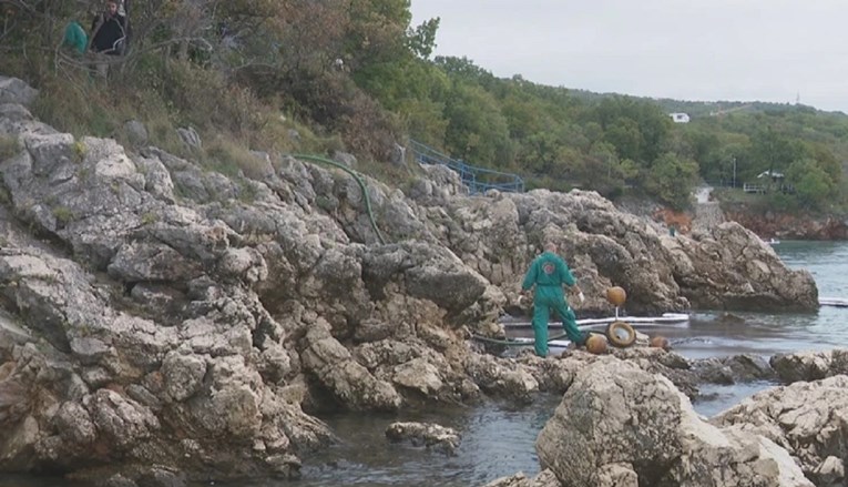 U Kostreni još uvijek traje sanacija velikog onečišćenja mora i obale