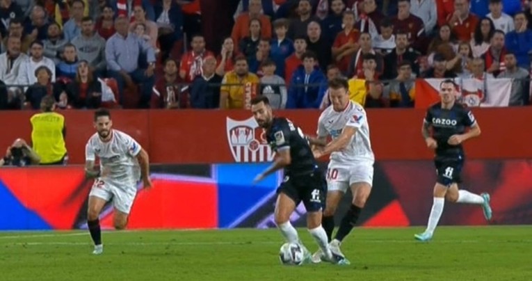 Rakitić prvi put u karijeri dobio izravni crveni karton